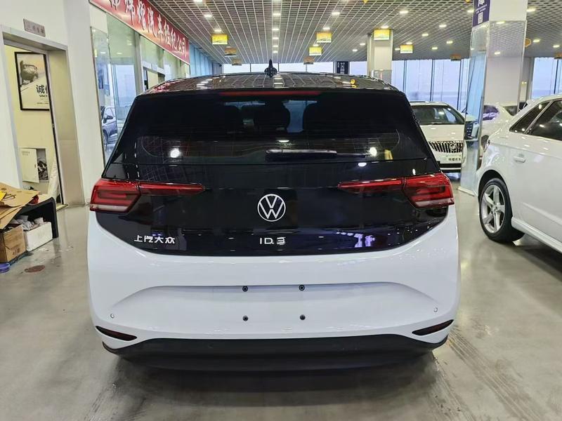 Volkswagen ID.3, 2023 — фото 4 из 9