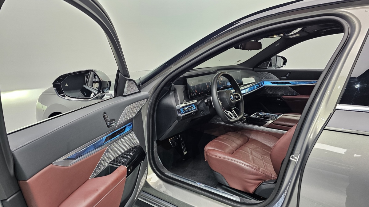 BMW 7 Series, 2024 — фото 9 из 12