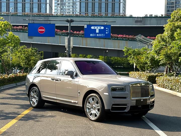 Rolls-Royce Cullinan, 2022 — фото 2 из 9