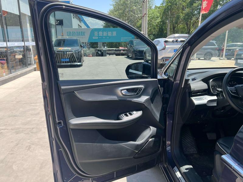 Roewe iMax 8, 2022 — фото 10 из 12