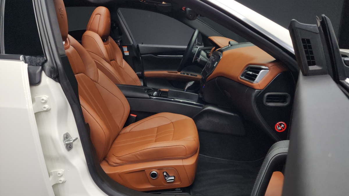 Maserati Ghibli, 2022 — фото 10 из 12