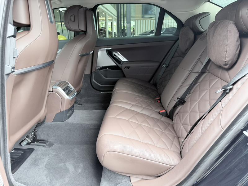 BMW i7, 2023 — фото 11 из 12
