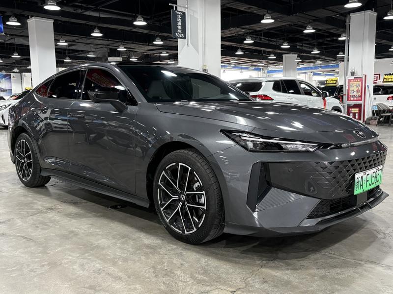 Changan UNI-V Hybrid, 2024 — фото 3 из 10