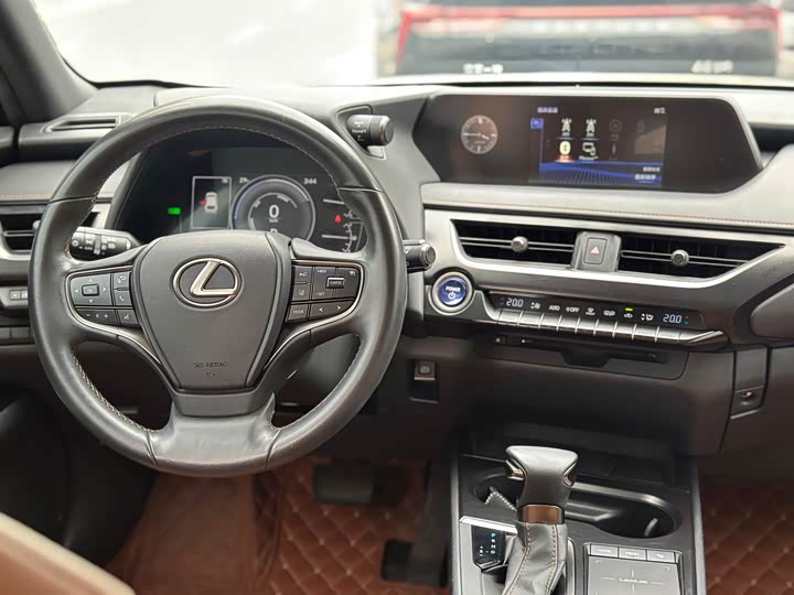 Lexus UX, 2021 — фото 8 из 9