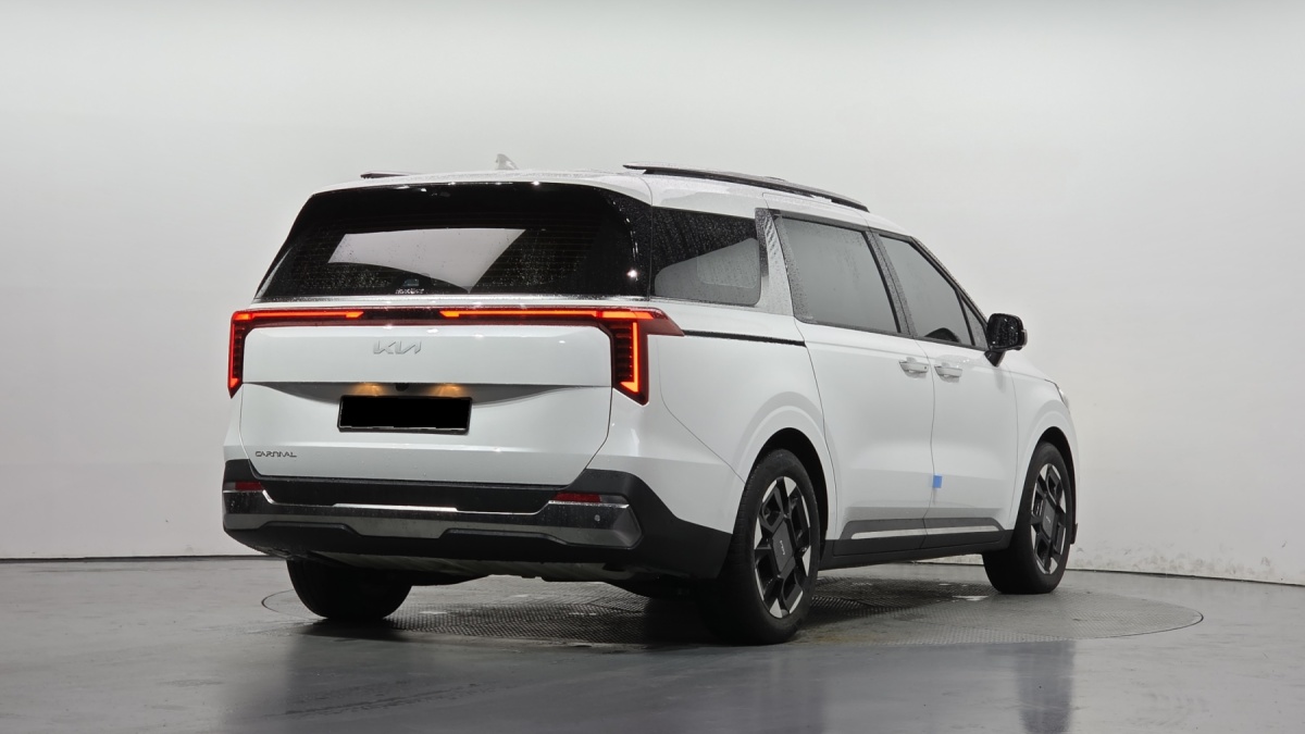 Kia Carnival, 2023 — фото 2 из 12