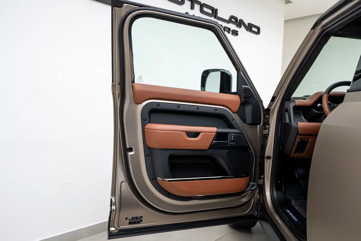 Land Rover Defender, 2025 — фото 8 из 10