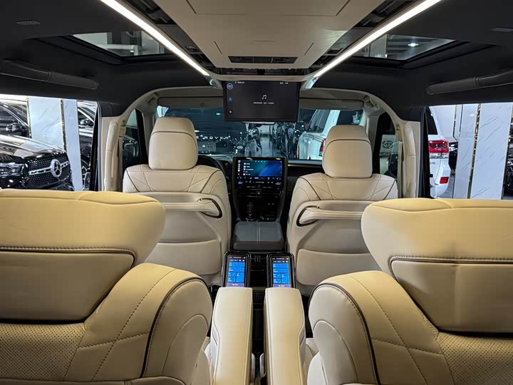 Toyota Vellfire, 2023 — фото 8 из 9