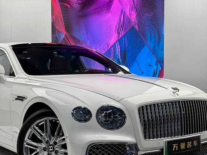 Bentley Flying Spur Hybrid, 2023 — фото 8 из 9