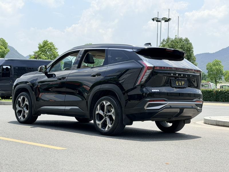 Geely Atlas L, 2023 — фото 5 из 12