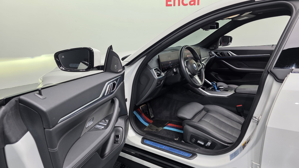 BMW i4, 2022 — фото 10 из 12
