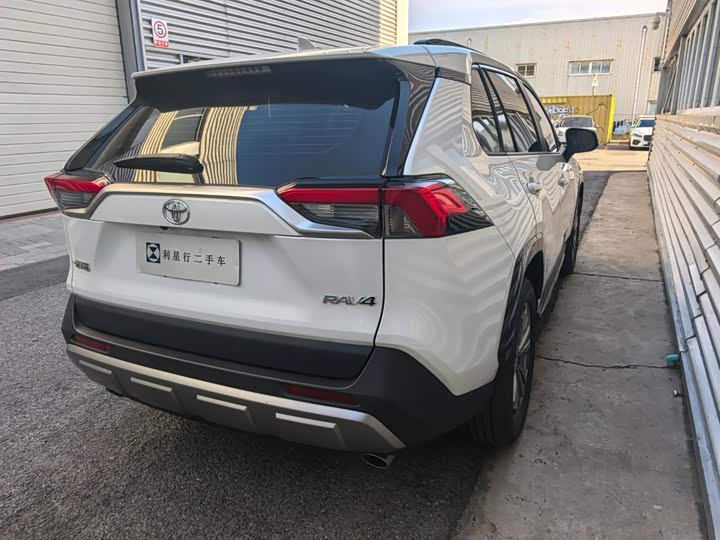 Toyota RAV4, 2024 — фото 5 из 9