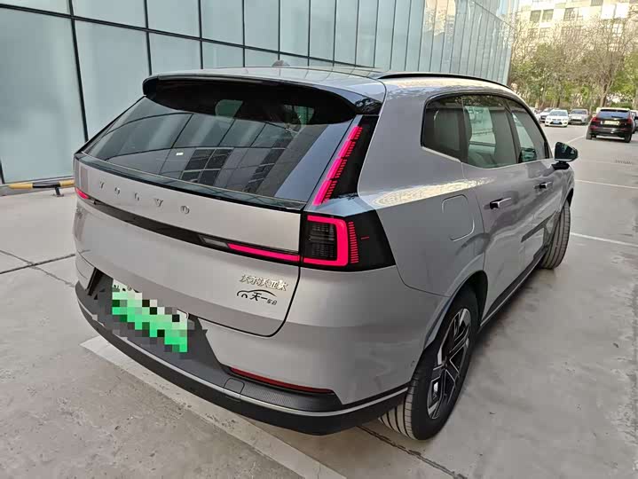 Volvo XC70 Hybrid, 2025 — фото 2 из 5