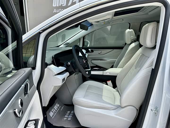Buick GL8 Hybrid, 2025 — фото 8 из 9