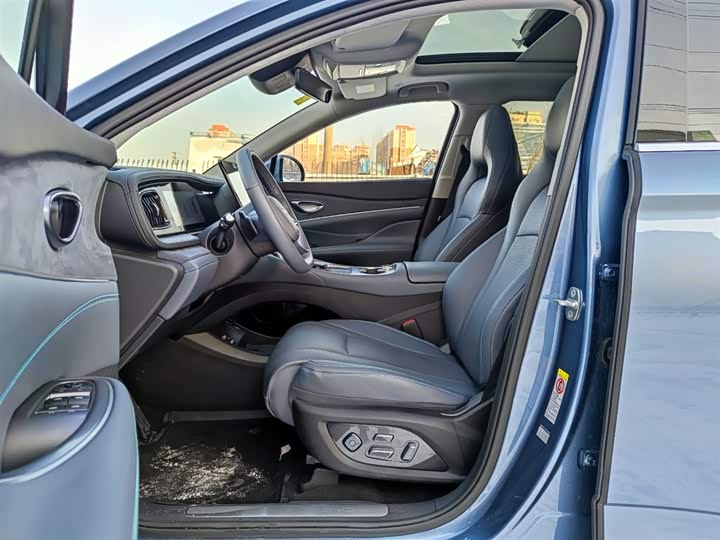 BYD Sea Lion 07 DM-i Hybrid, 2025 — фото 7 из 12