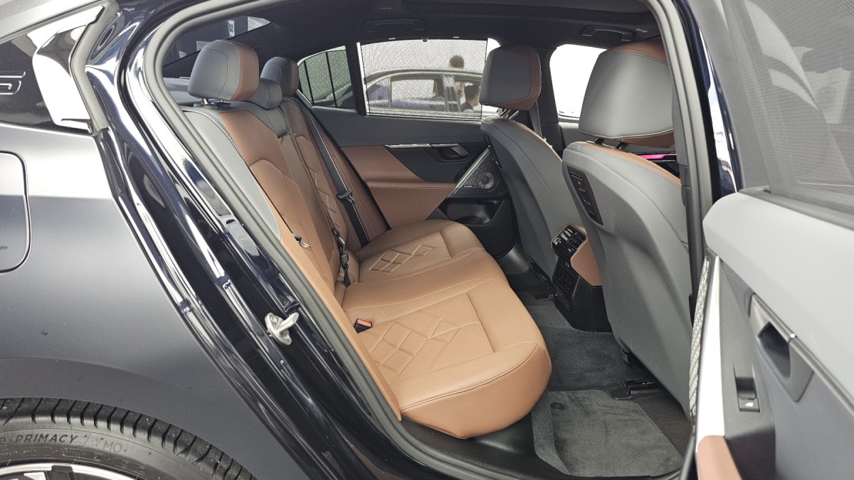 BMW i5, 2023 — фото 12 из 12