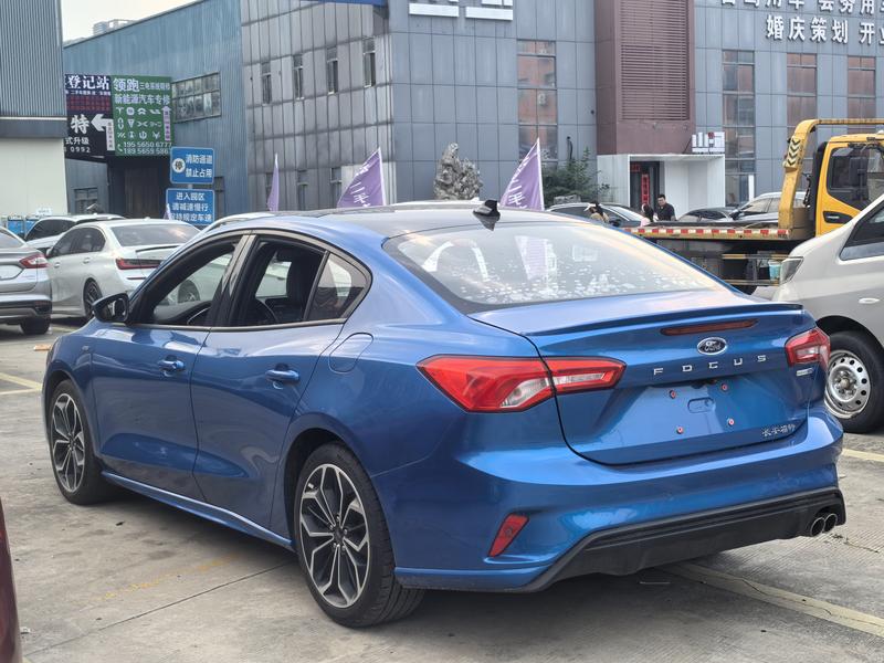Ford Focus, 2021 — фото 3 из 10