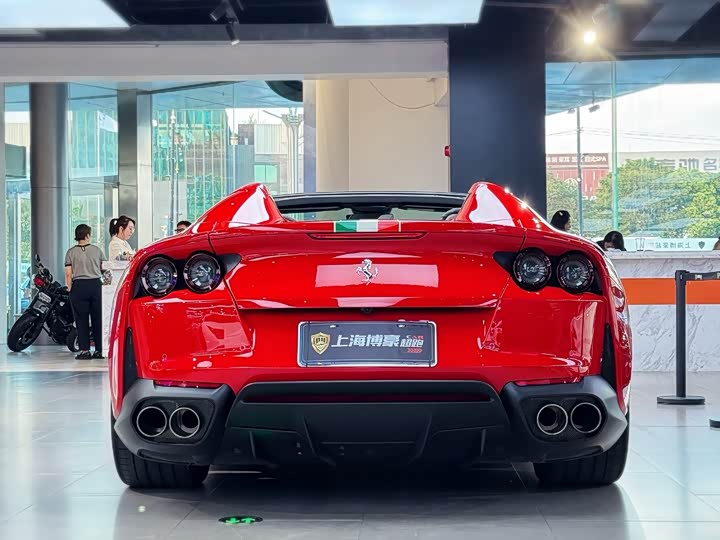 Ferrari 812, 2024 — фото 5 из 9