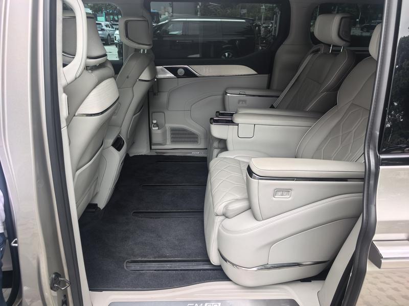 Volvo EM90, 2023 — фото 12 из 12