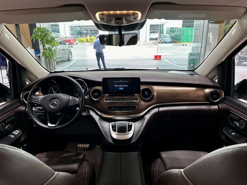 Mercedes-Benz V-Class, 2022 — фото 6 из 12