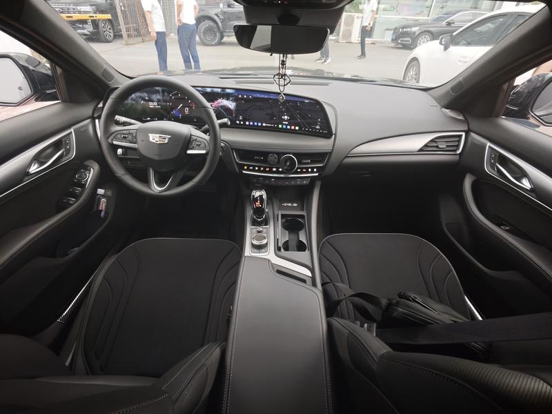 Cadillac CT5, 2026 — фото 8 из 12