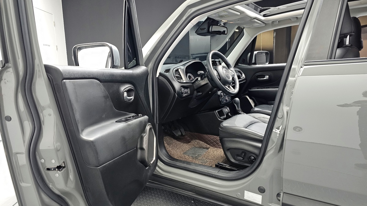 Jeep Renegade, 2022 — фото 10 из 12