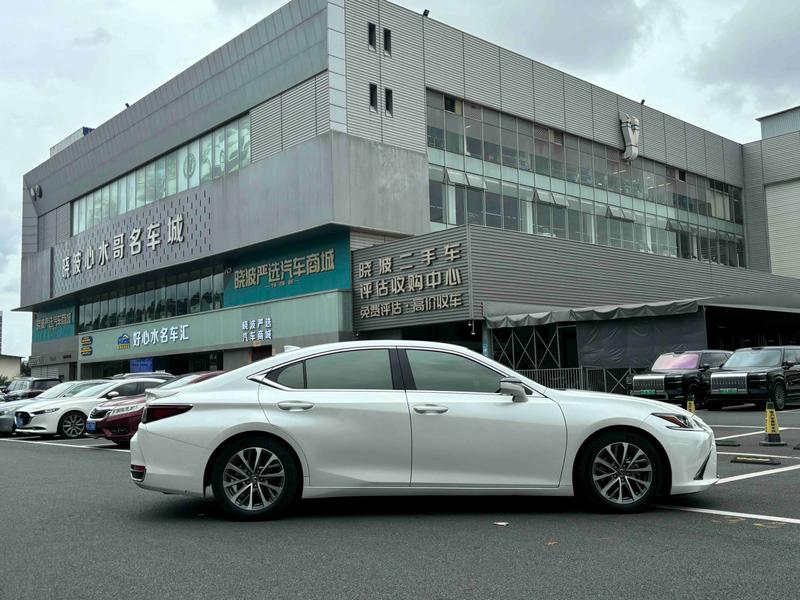 Lexus ES, 2023 — фото 8 из 12