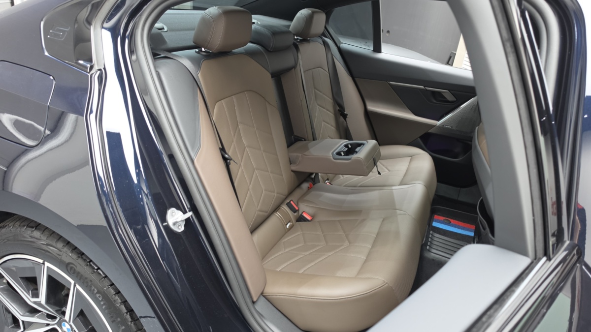 BMW 5 Series, 2025 — фото 10 из 12