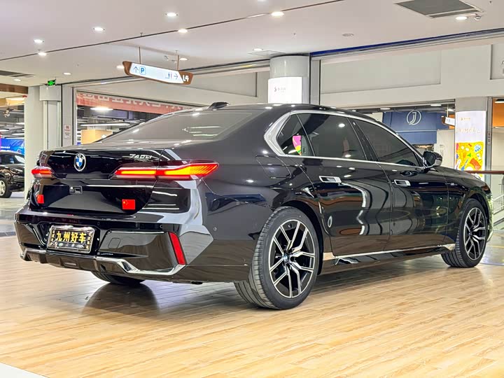 BMW 7 Series, 2024 — фото 8 из 9