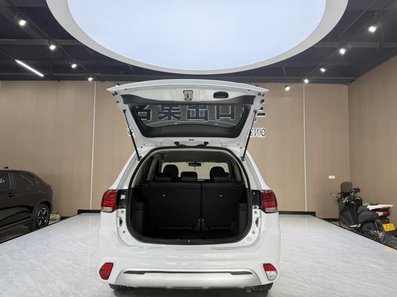 Mitsubishi Outlander, 2021 — фото 12 из 12