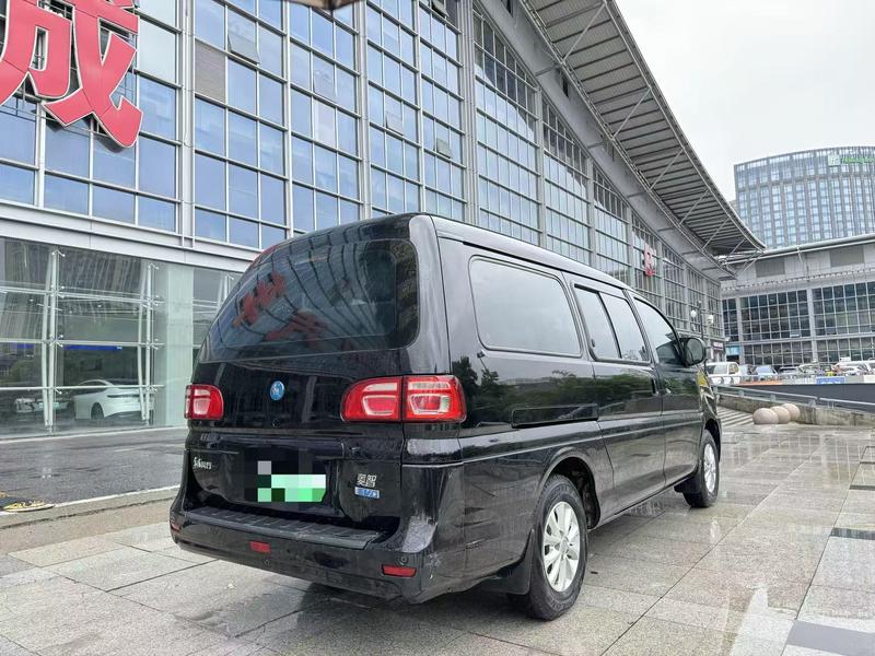 Dongfeng Forthing Lingzhi M5 EV, 2023 — фото 6 из 12