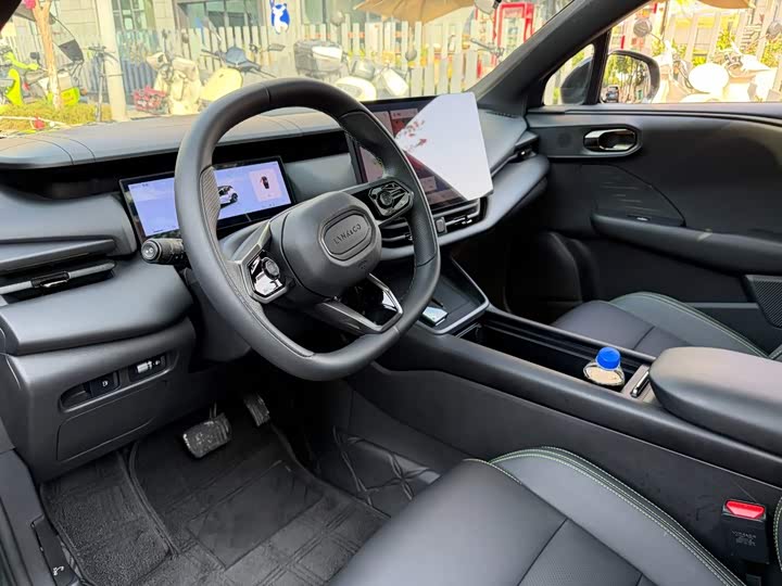 Lynk & Co 06 EM-P Hybrid, 2024 — фото 7 из 9