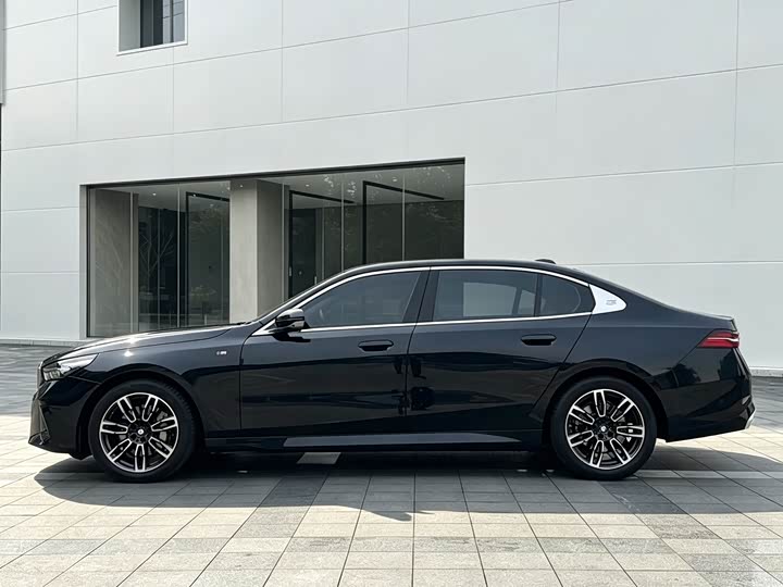 BMW 5 Series, 2024 — фото 4 из 9