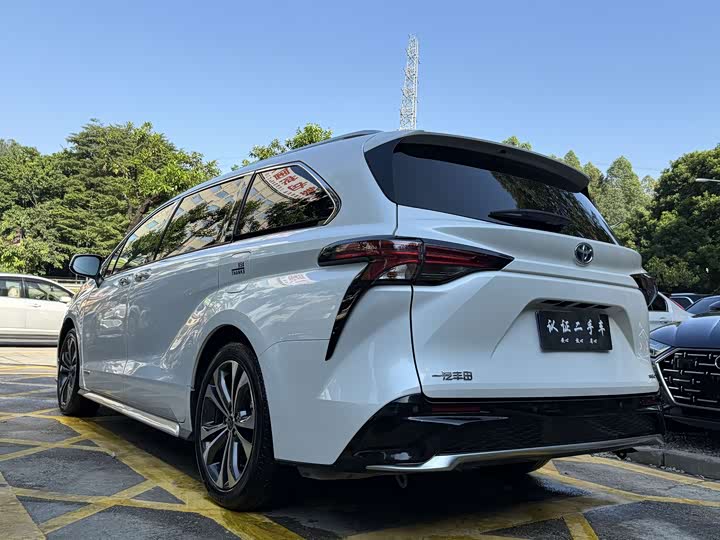 Toyota Granvia, 2023 — фото 5 из 9