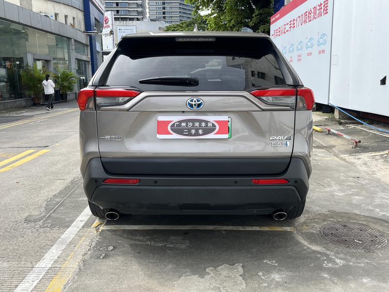 Toyota RAV4 Hybrid, 2021 — фото 6 из 12