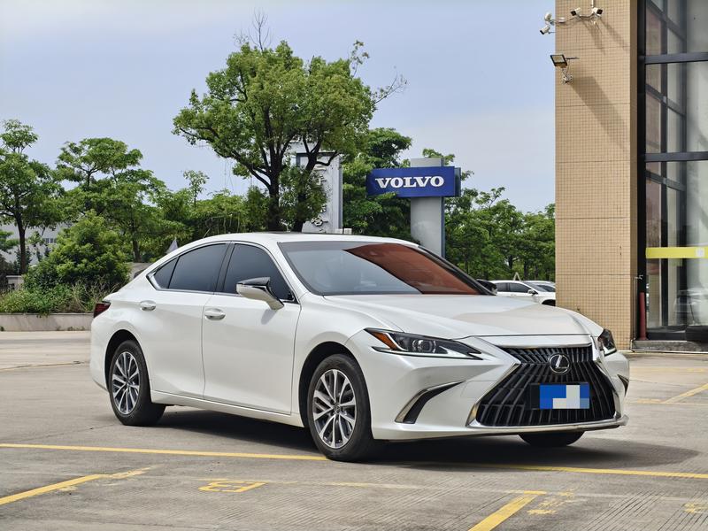Lexus ES, 2023 — фото 3 из 11