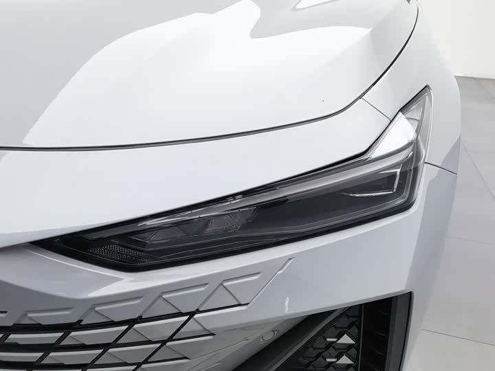 Changan UNI-V Hybrid, 2023 — фото 7 из 9