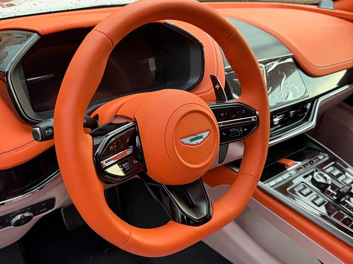 Aston Martin DBX, 2026 — фото 4 из 9