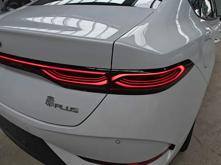 BYD Qin Plus, 2026 — фото 8 из 9