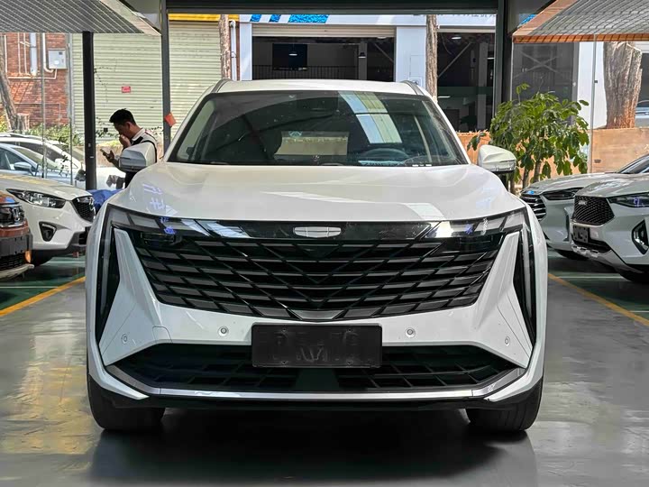 Geely Atlas L, 2022 — фото 2 из 9