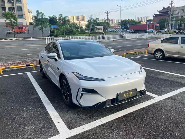 Geely Galaxy E8, 2024 — фото 3 из 9