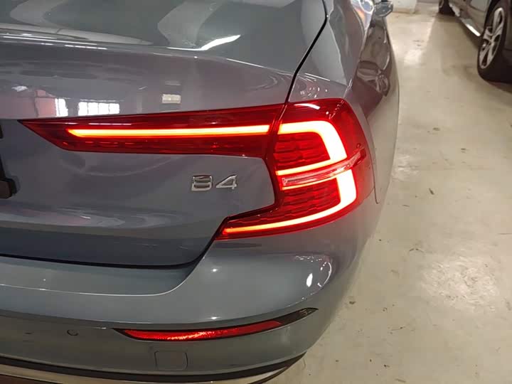 Volvo S60, 2023 — фото 8 из 9