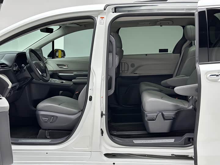 Toyota Granvia, 2023 — фото 8 из 9