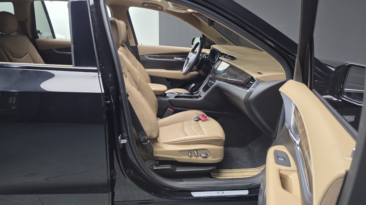 Cadillac XT6, 2023 — фото 10 из 12