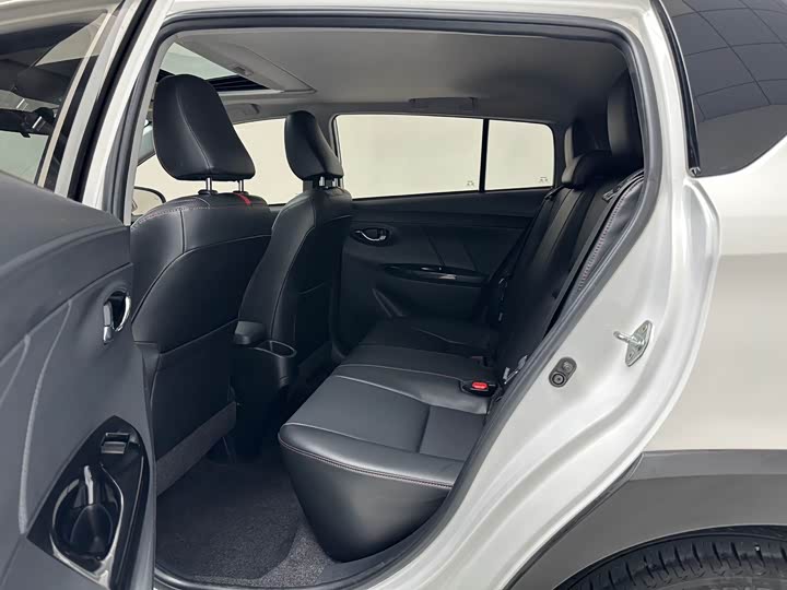 Toyota Yaris L Hatchback, 2022 — фото 8 из 9
