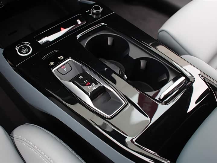 Audi Q6L e-tron, 2025 — фото 9 из 9