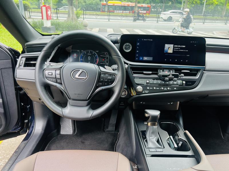 Lexus ES, 2022 — фото 11 из 12