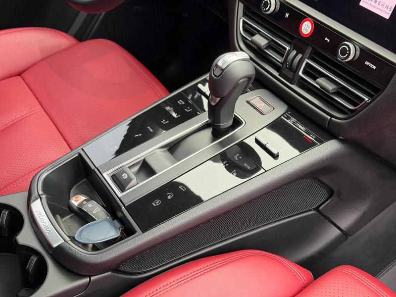 Porsche Macan, 2023 — фото 8 из 12
