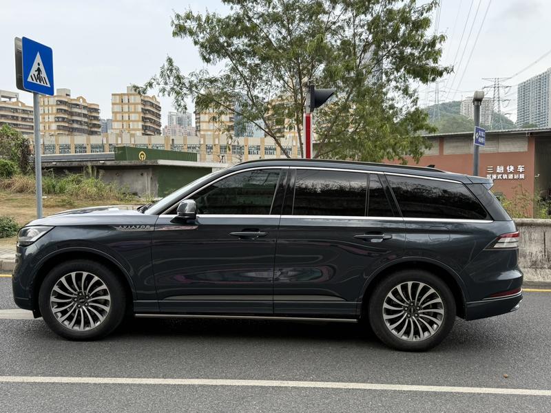 Lincoln Aviator, 2023 — фото 4 из 12