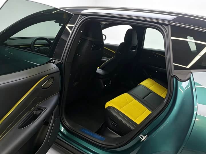 Lynk & Co 30 EM-P Hybrid, 2026 — фото 7 из 9