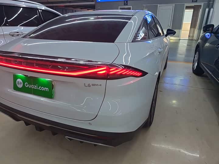 Geely Galaxy L6, 2025 — фото 8 из 9